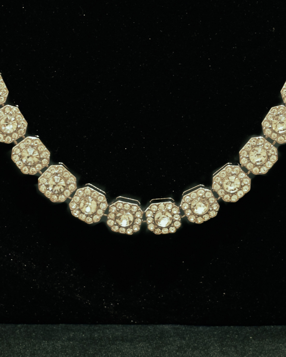 Edge - Halo Clustered Chain
