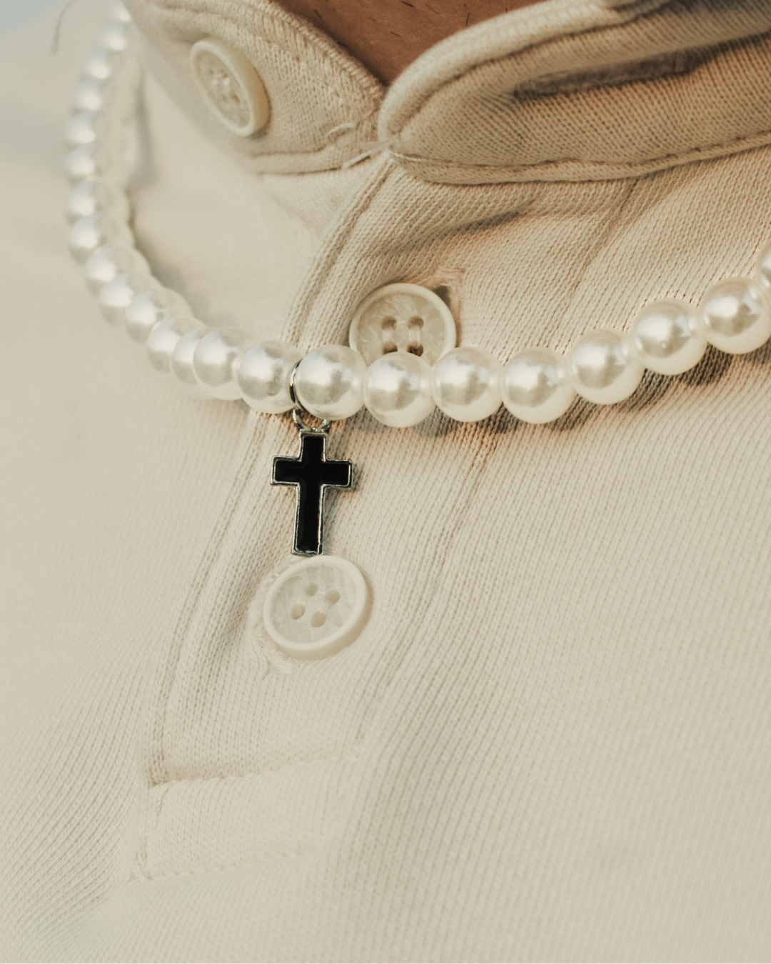 ESSENCE - Pearl Chain (Ivory gloss)