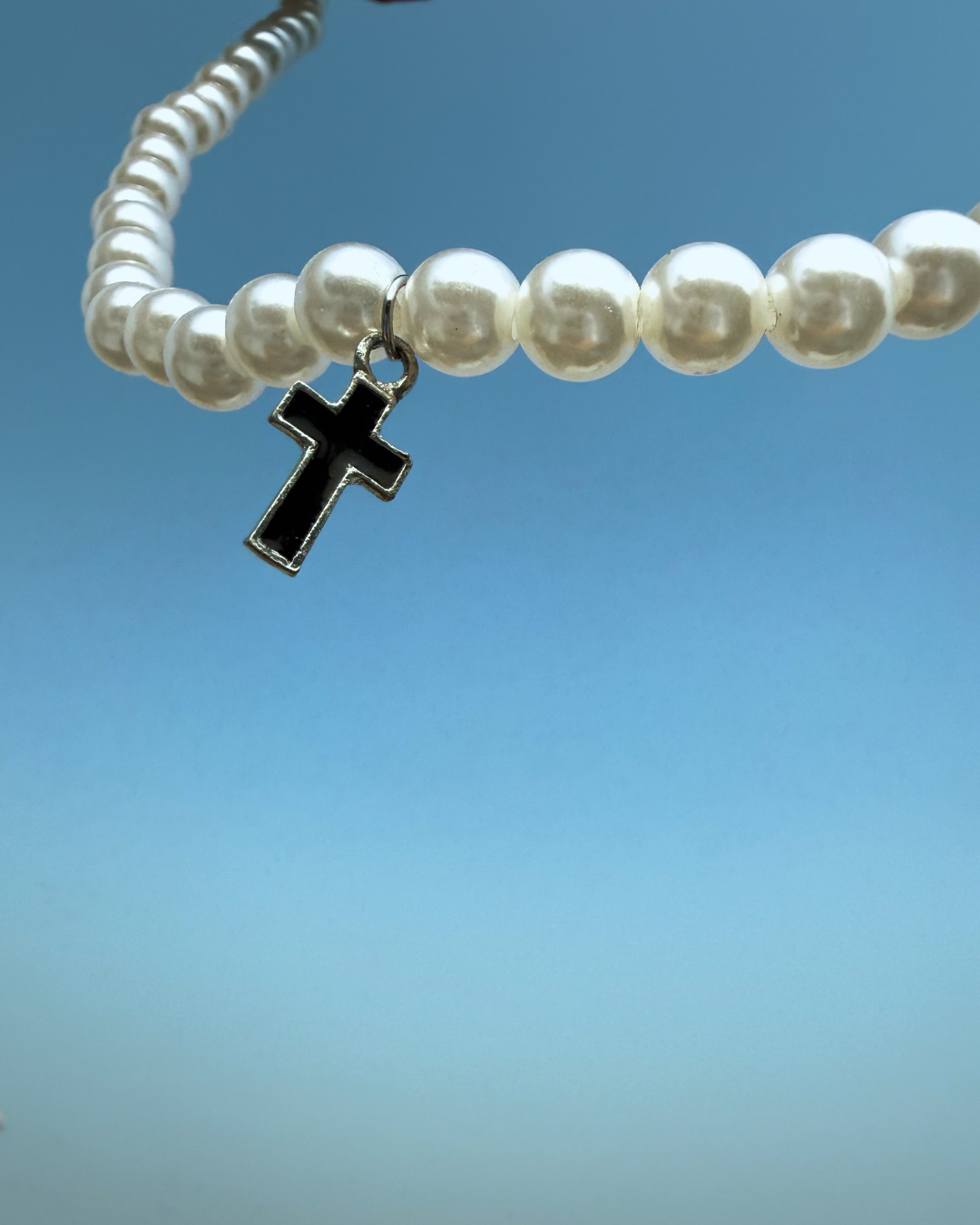 ESSENCE - Pearl Chain (Ivory gloss)