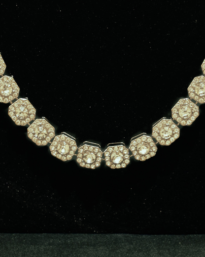 Edge - Halo Clustered Chain